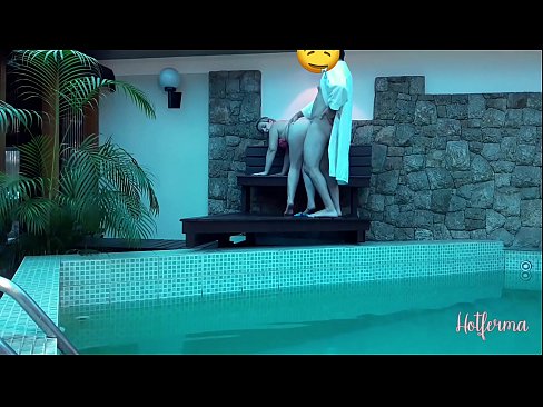 ❤️ 老板邀请女佣去泳池，却忍不住要来个热辣的 Porn video ❌️